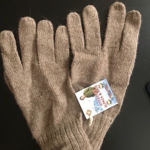 100% Alpaca wool gloves from Bolivia.